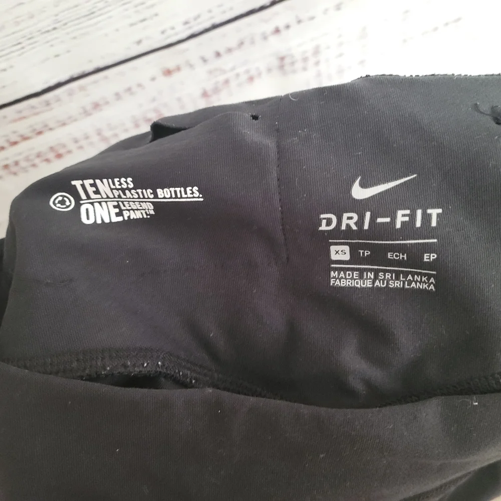Nike XS cropped joggers with hidden pocket